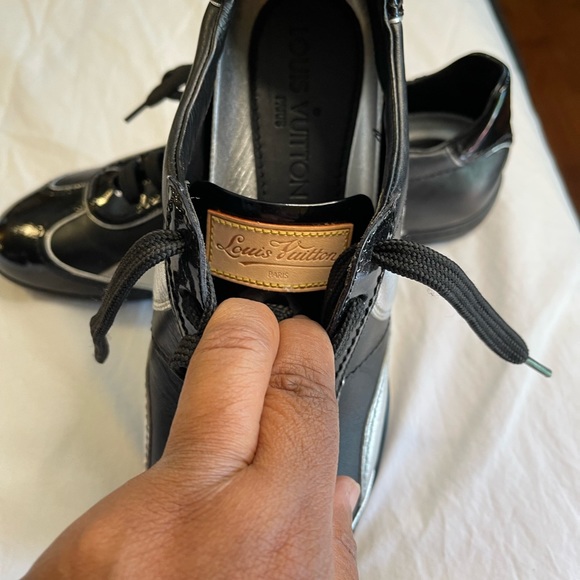 Authentic Louis Vuitton Ladies Sneakers, size (37) - Picture 11 of 16